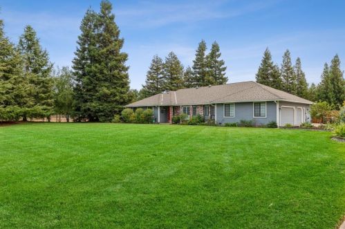 10268 Corfu Dr, Elk Grove, CA 95624-9680