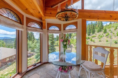 13308 Ski Slope Way, Truckee CA  96161-7005 exterior