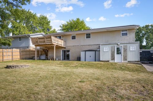 214 Highland Ave, Pingree Grove IL  60140-9456 exterior