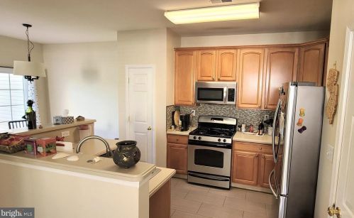 27 Scarlet Oak Dr, Princeton NJ  08540-4610 exterior