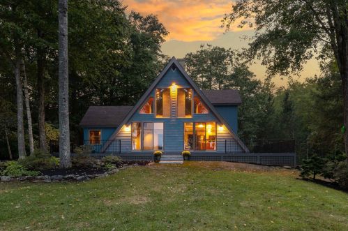 67 Holts Point Rd, Sandown, NH 03873-2522
