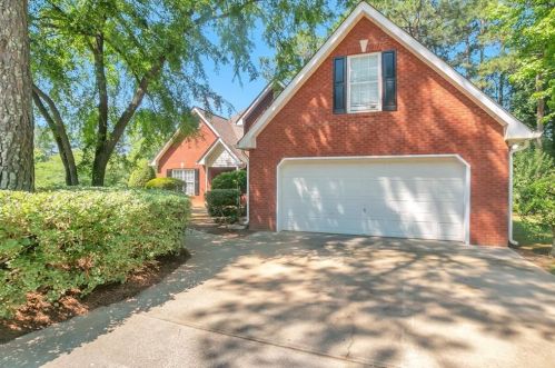 4365 Hillsborough Dr, Lithonia, GA 30039-8733