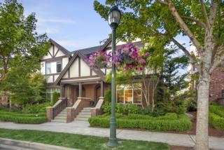 2588 Park Dr, Bellevue, WA 98029-2624