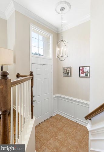 115 Lounsbury Pl, Falls Church, VA 22046-2926