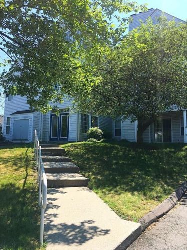 14 Forest Glen Cir, Middletown, CT 06457-6624