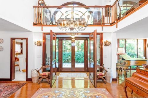 49 Byram Shore Rd, Greenwich CT  06830-6906 exterior