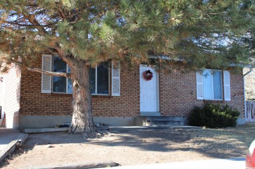 6410 Clernates Dr, Taylorsville, UT 84081-3837