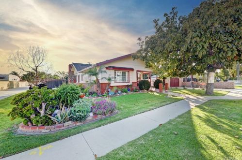 8524 10th St, Downey, CA 90241-2649