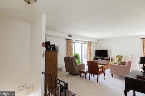 22 Valleybrook Dr, Lancaster PA  17601-4623 exterior