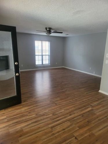 1525 Stratford Dr, Midlothian TX  76063-3357 exterior
