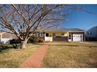 15 Balsam Ave, Middletown, RI 02842-4905