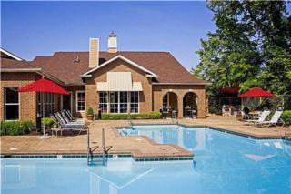 5702 Castle Hill Dr, Indianapolis IN  46250-4918 exterior