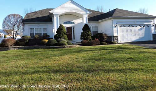 6 Lyon Ct, Lakehurst, NJ 08759-6284