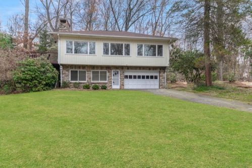570 Belden Hill Rd, Norwalk, CT 06850-1302