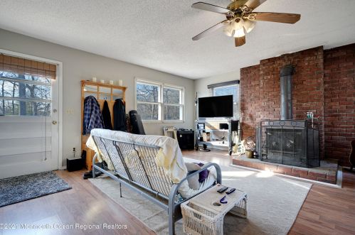 179 Maple Ave, Island Heights, NJ 08732-7812