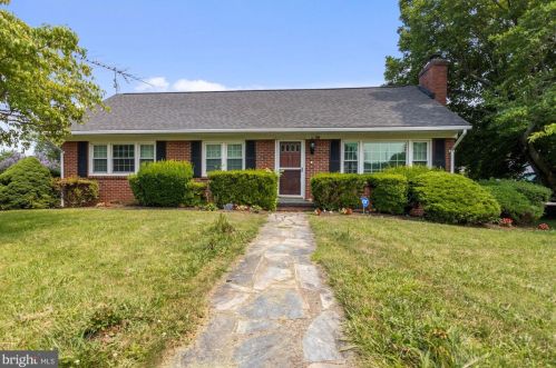 380 Nursery Ave, Purcellville, VA 20132-3205