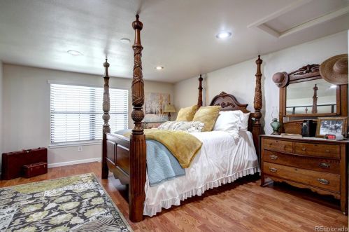 8123 Phillips Cir, Englewood CO 80112-3254 exterior