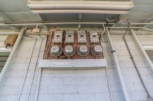 2969 Varsity Cir, Honolulu HI  96826-1745 exterior