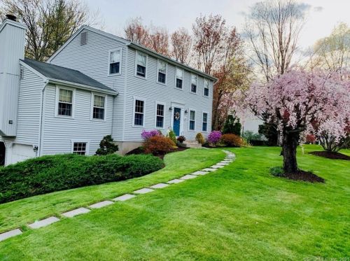 43 Valley View Dr, Windsor, CT 06095-3400