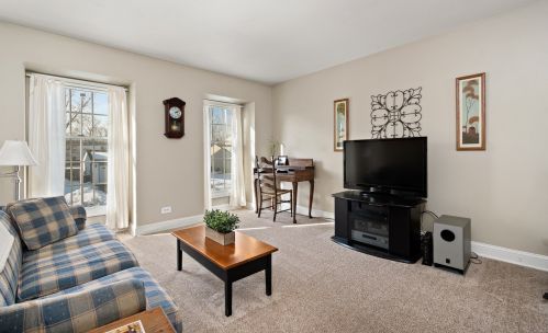 689 Sand Crk Dr, Carol Stream IL  60188-9135 exterior