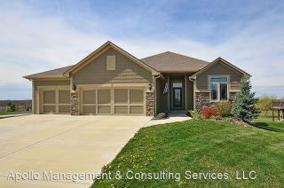 12320 Woodbine Ave, Tracy, MO 64079-7317