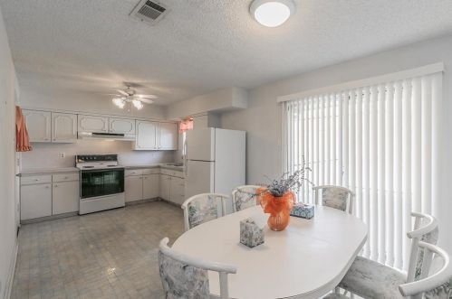 1811 Pleasant Run Rd, Carrollton TX 75006-7539 exterior