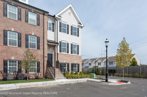 16 River St, Tinton Falls NJ  07701-1302 exterior