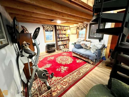 171 17th St, Ellijay, GA 30540-9302
