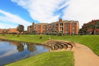 4525 Pioneer Dr, Irving TX  75061-3810 exterior