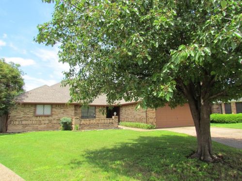 7716 Harmony Dr, Fort Worth TX  76133-7918 exterior