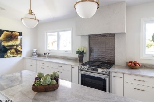 8 Suffolk Ave, Maplewood NJ  07040-1712 exterior