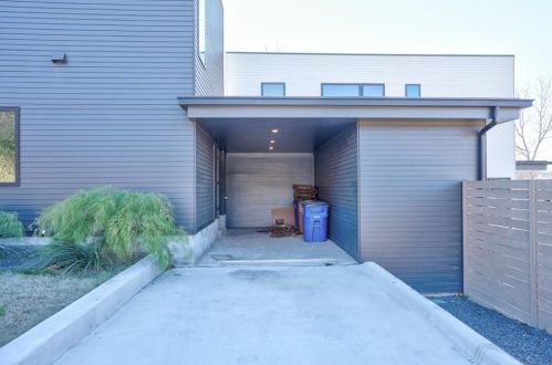 907 Barton Skwy, Austin TX  78704-4702 exterior