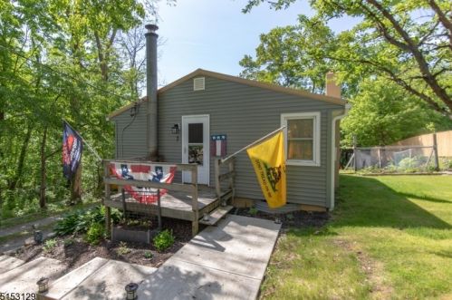 7 Summit Dr, Wantage, NJ 07461-1239