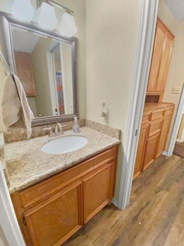 221 Pecan Est Rd, Angleton TX 77515-8463 exterior