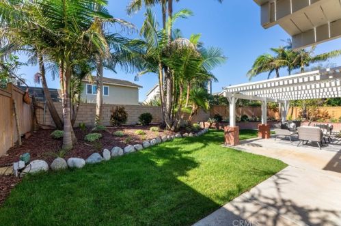 5812 Carbeck Dr, Huntington Beach CA  92648-1009 exterior