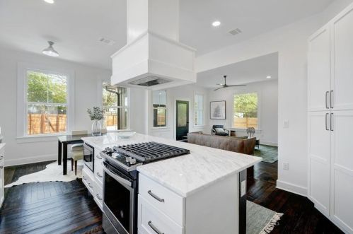 4703 Delores Ave, Austin TX  78721-2001 exterior