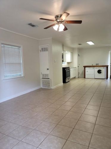 904 Chote Ave, Austin TX  78702-4120 exterior