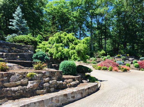 3 Mountain Laurel Dr, Greenwich, CT 06831-2741