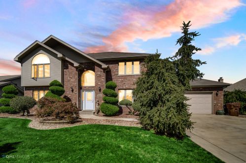 8806 Glenshire St, Tinley Park, IL 60487-7700