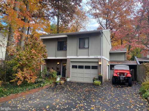 1625 Greenbriar Ct, Herndon, VA 20190-4418