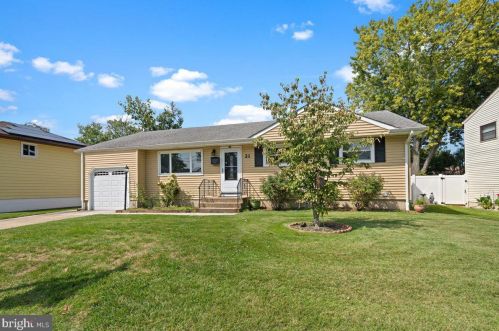 21 Cannon Dr, Trenton, NJ 08690-3105