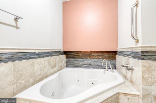 7218 Gentian Ct, Springfield VA  22152-3847 exterior