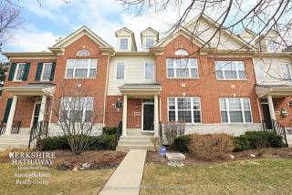 2703 Langley Cir, Glenview, IL 60026-7736