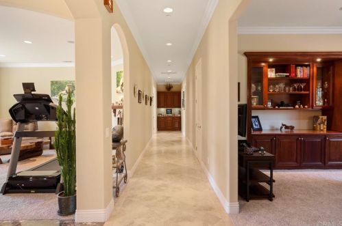 2021 Pleasant Heights Dr, Vista CA  92084-2844 exterior