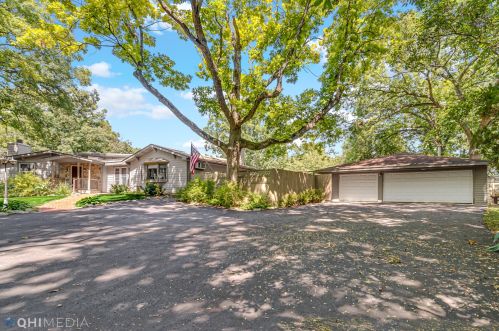 7310 Oakwood Ln, Bull Valley, IL 60012-3406