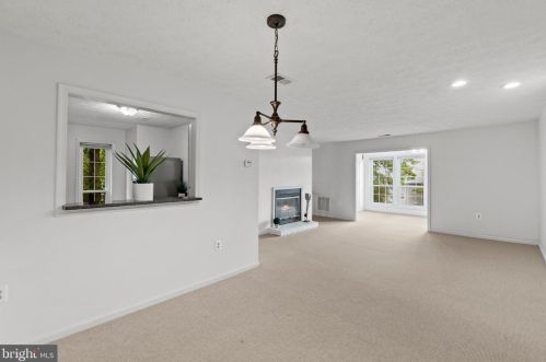 11973 Cardamom Dr, Woodbridge, VA 22192-1435