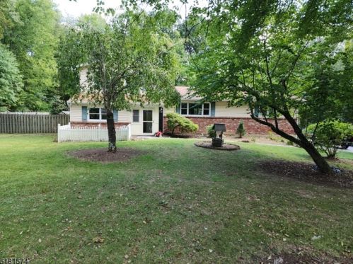 15 Florence Ln, Fredon, NJ 07860-2710