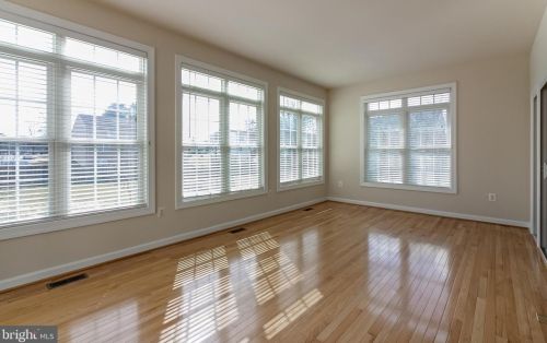 7337 Hooes Rd, Springfield VA  22152-3704 exterior