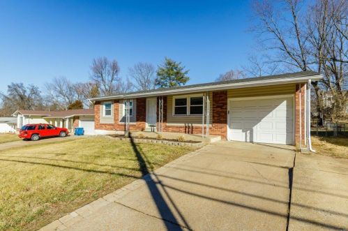 1454 Mckelvey Rd, Hazelwood, MO 63043-2851