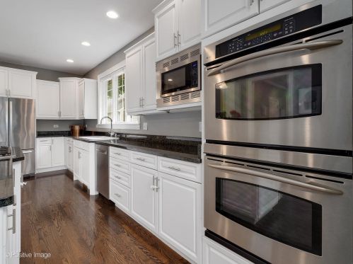 330 55th St, Willowbrook IL  60514-3015 exterior